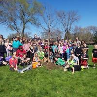 Platteville School District 4th Graders participate in tree planting for Arbor Day