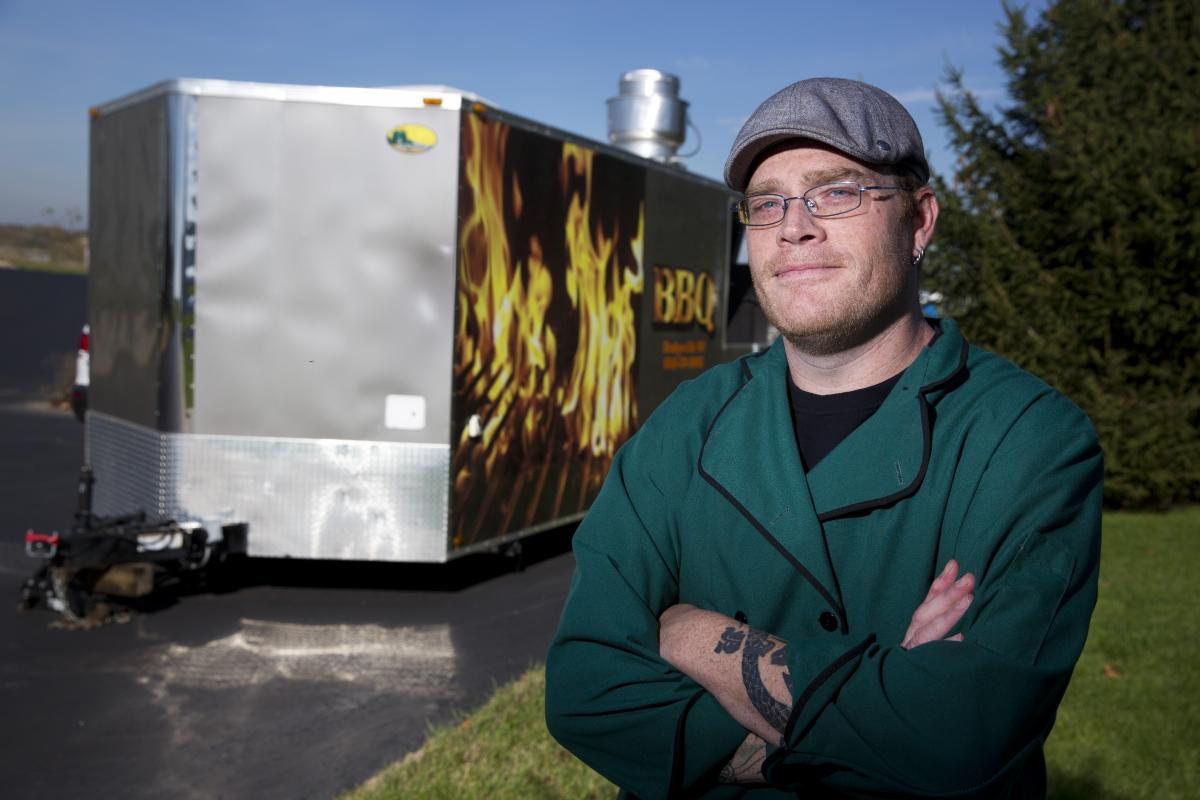 Chef Shaun Stecklein of Downtown BBQ and his smokin’ hot BBQ trailer. Photo by markhirschphoto@gmail.com